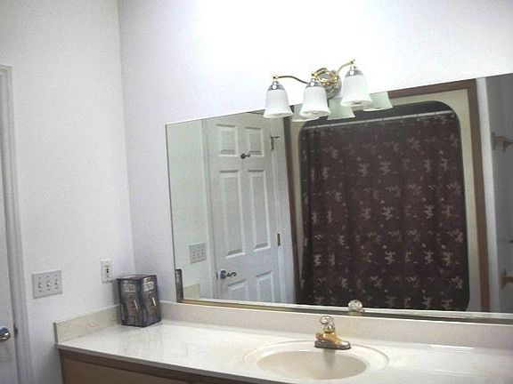 Mstr bath w/ skylight