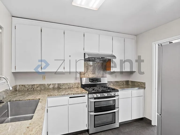 577 Manet Ter — Photo 15