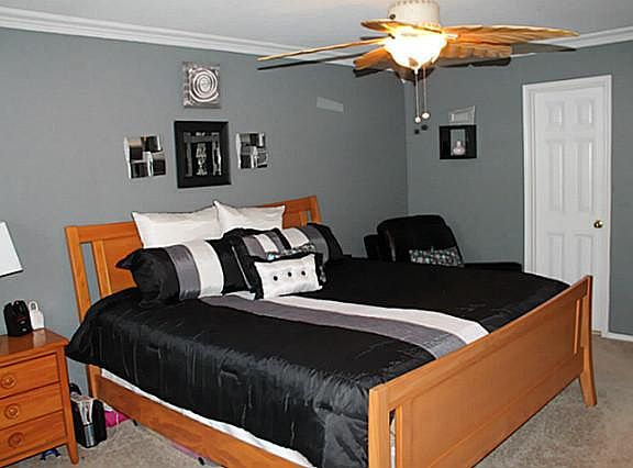 4th image of 1040 Pullman Dr