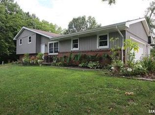 27533 Orchard Ln, Godfrey, IL 62035
