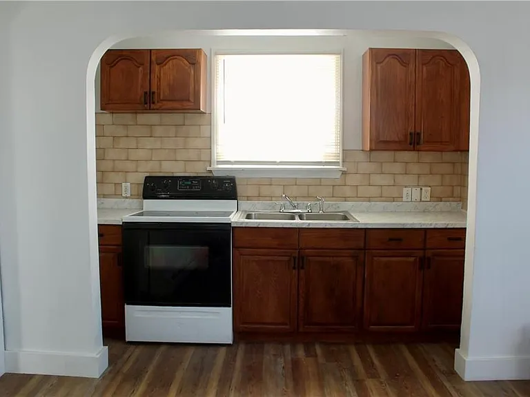 204 Lewis St — Photo 9