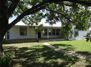 904 N Main St, Bogata, TX 75417