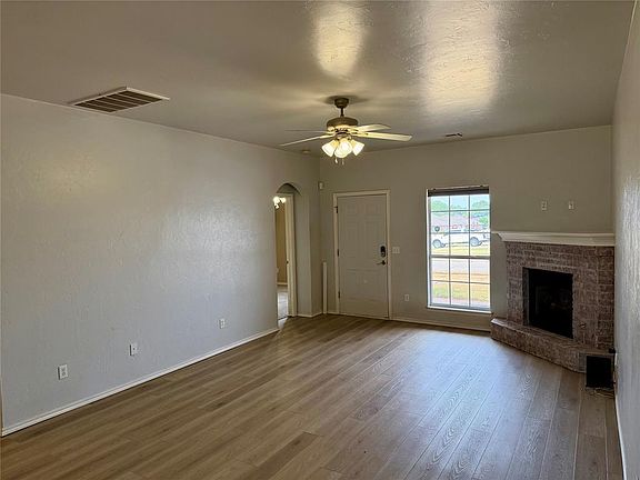 4th image of 328 S Castle Ridge Ln