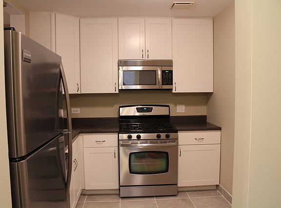 5th image of 925 N Sterling Ave APT 107