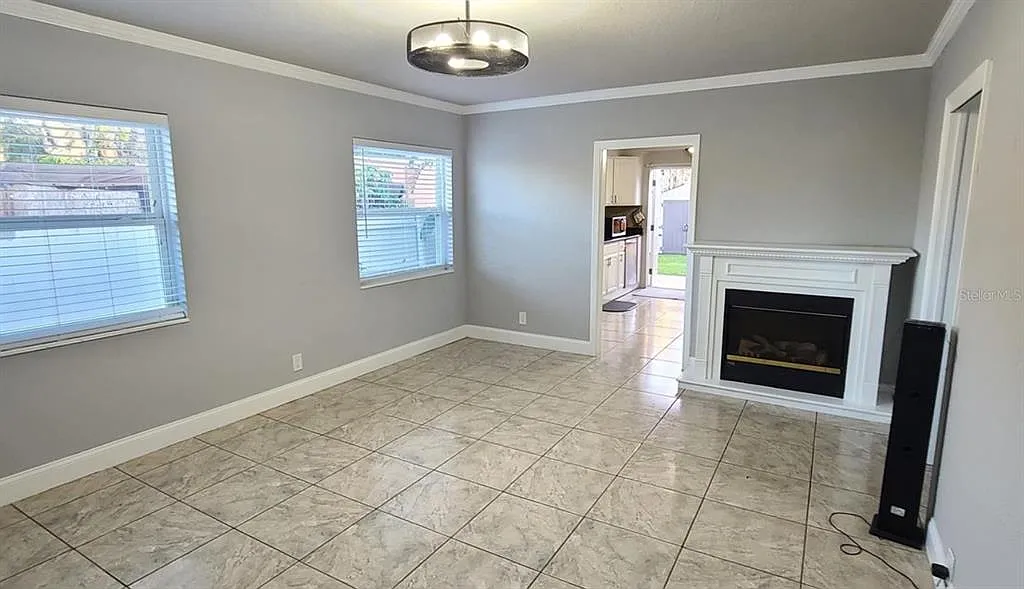 3 bed, 3.0 bath, 1522 sqft, $2,985 — Photo 4