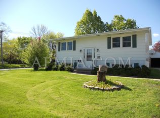 3055 4th Ave, Marion, IA