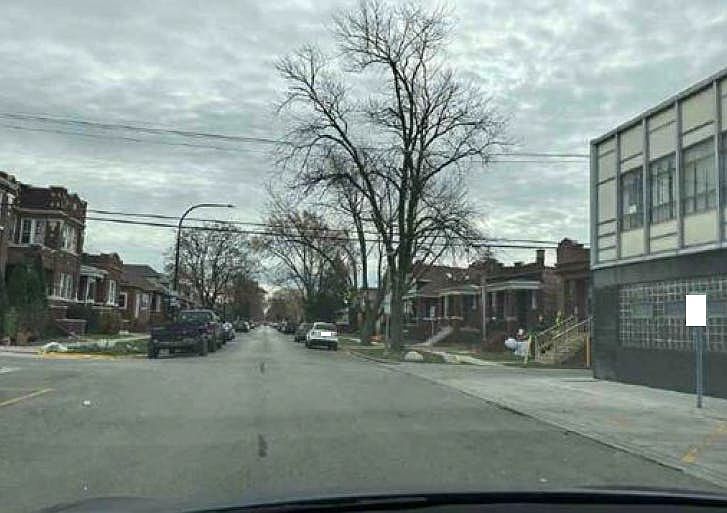 2nd image of 2222 Lombard Ave