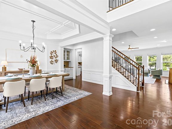 4th image of 2805 Julian Glen Cir