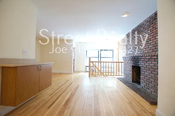 Rented by Street Realty Brokerage LLC | media 4