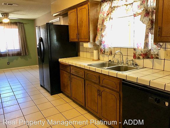 4th image of 1601 S Recreation Ave