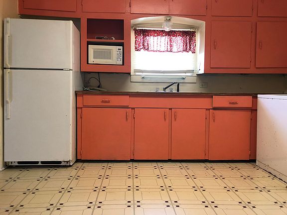 4th image of 121 S Leonard St