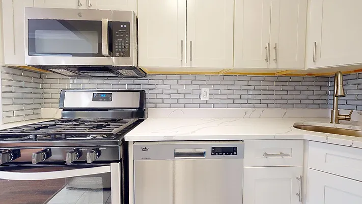 Rented by Metro Garden Realty NYC | media 13