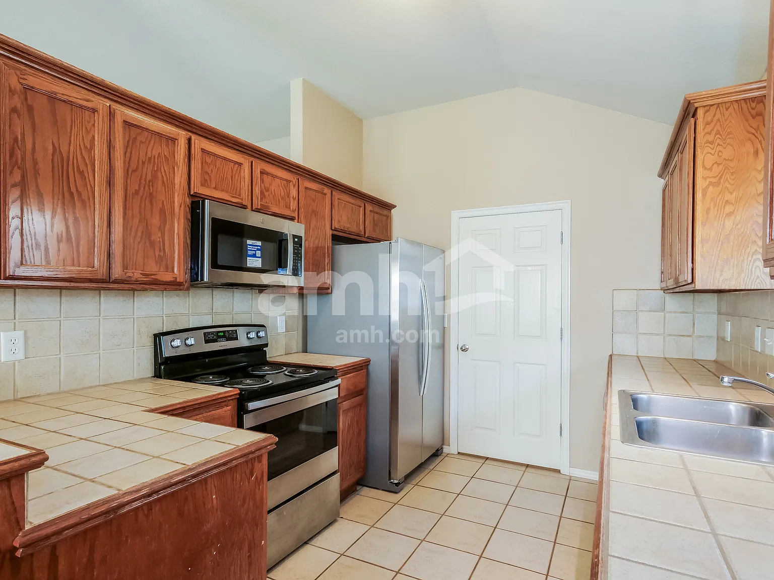 3 bed, 2.0 bath, 1610 sqft, $1,720 — Photo 4
