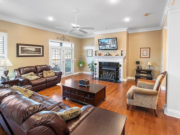 4th image of 141 Waterford Cir