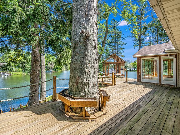 5th image of 2279 Breezy Point Dr NE