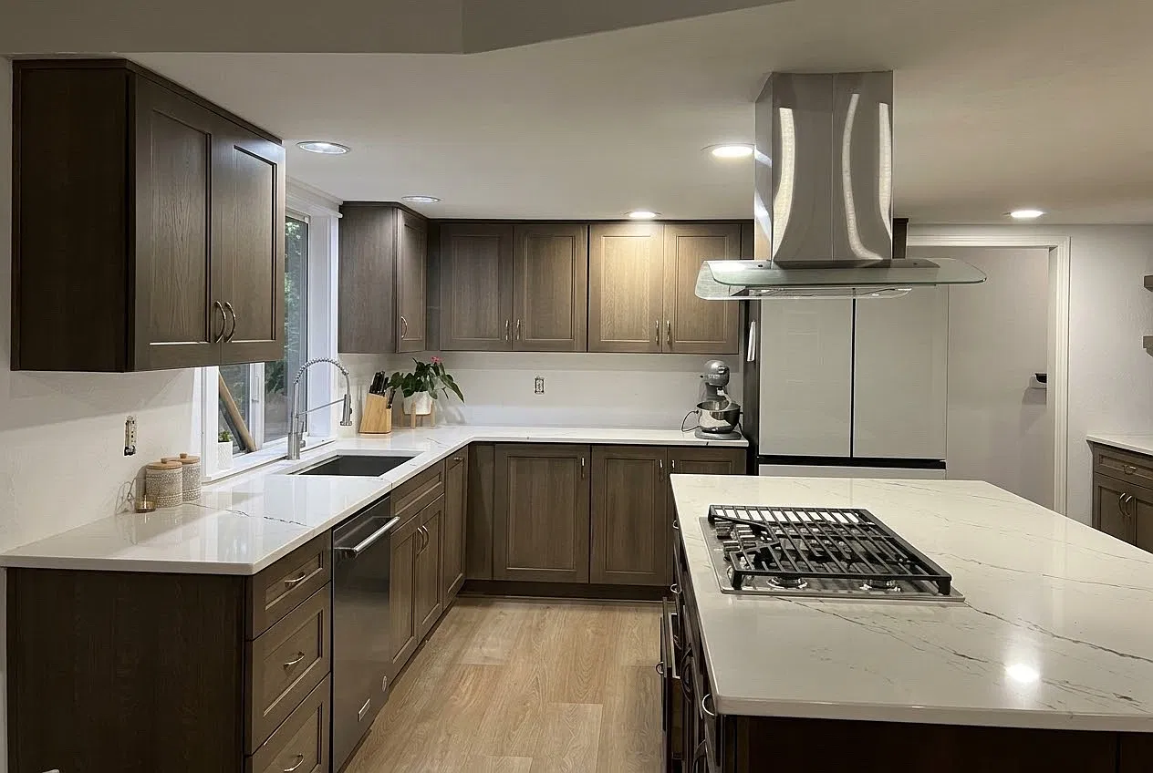 4 bed, 2.5 bath, 2700 sqft, $3,300 — Photo 3