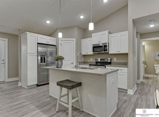 17054 Nicholas St, Omaha, NE 68116