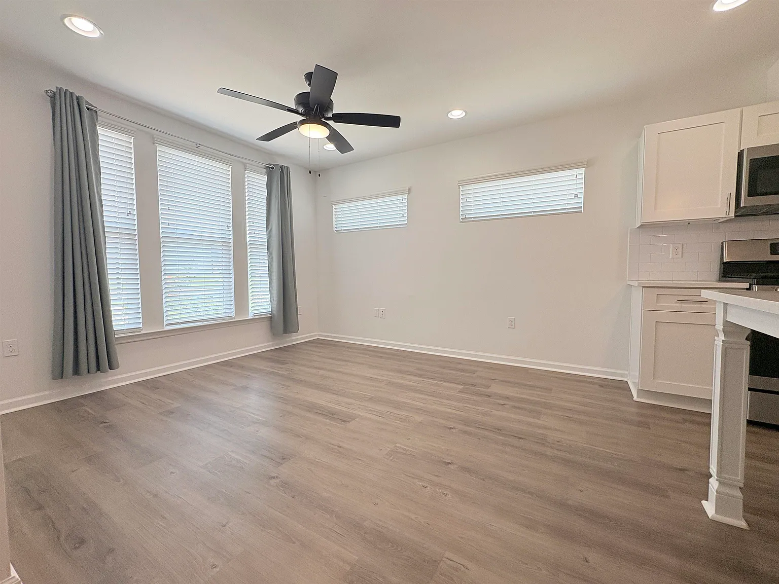 3 bed, 2.5 bath, 1236 sqft, $2,250 — Photo 3