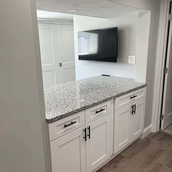 33 Jackson Ave #1R — Photo 7