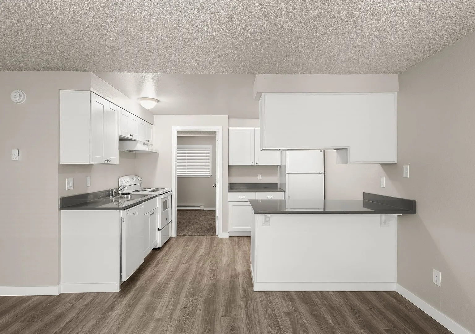 The Rim Crest Apartments — Photo 1