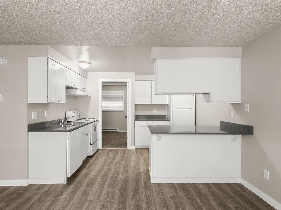 The Rim Crest Apartments