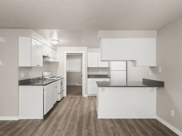 The Rim Crest Apartments, 17234 NE Halsey St APT 107, Portland, OR 97230