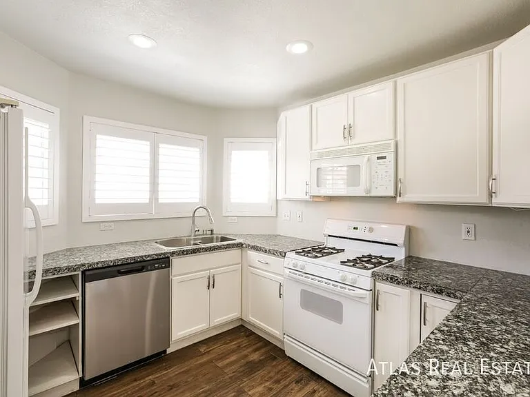 8840 Cornwall Glen Ave — Photo 7