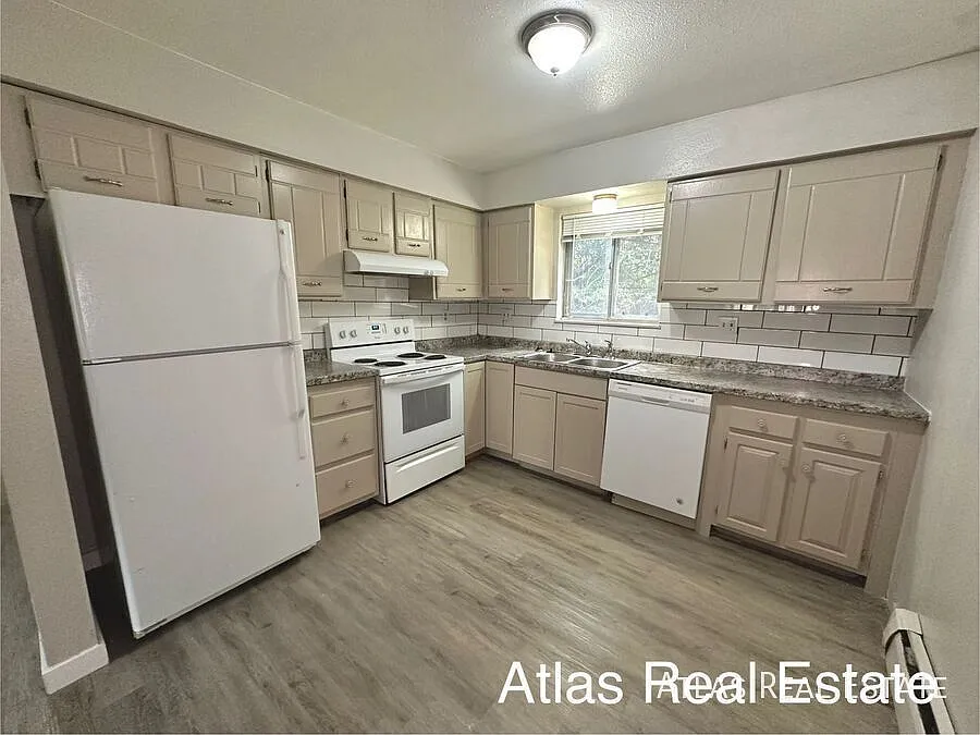 Your New Home Awaits! Apply Today! — Photo 1
