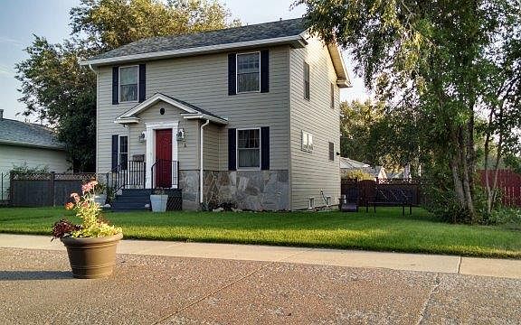 5th image of 607 3rd Ave N