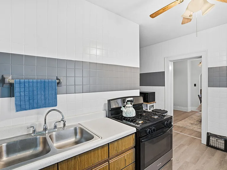 4301 17th Ave — Photo 10