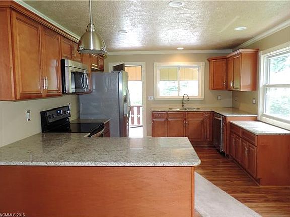3rd image of 25 Troy Ct