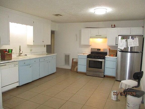 3rd image of 137 N Springfield St