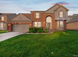 33868 Monterra Ln, Sterling Heights, MI 48312