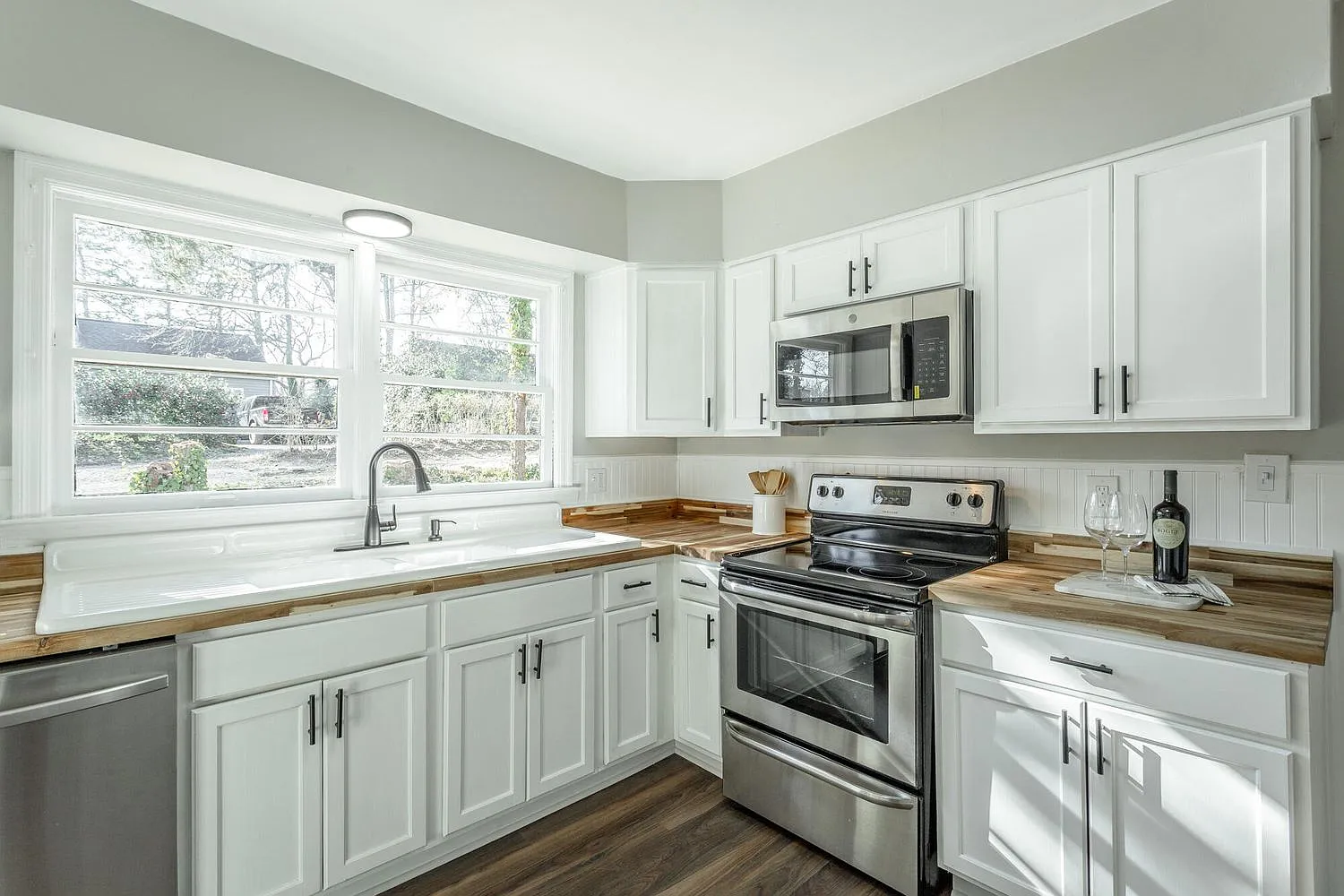 4 bed, 2.0 bath, $2,500 — Photo 4