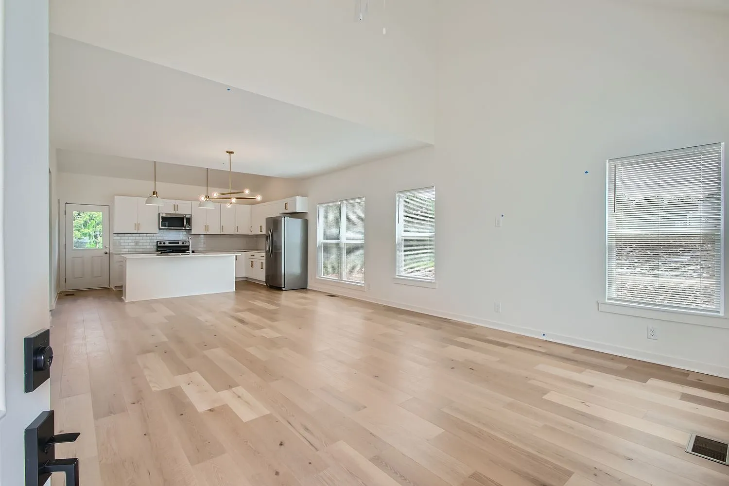 3 bed, 2.5 bath, 1924 sqft, $2,550 — Photo 4