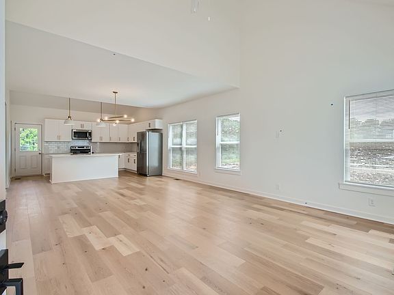 4th image of 1124 Alcove Way