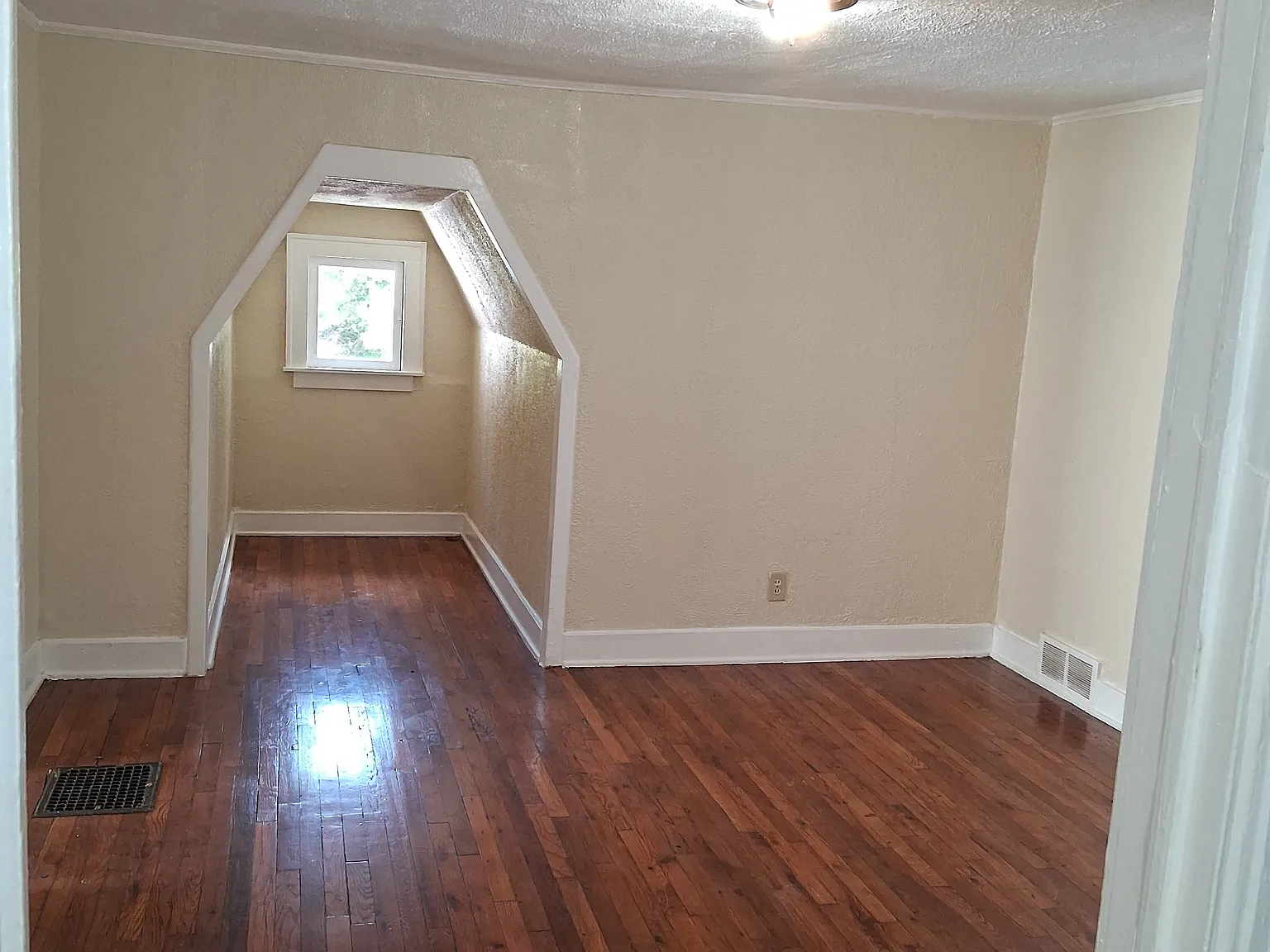 3 bed, 1400 sqft, $1,400 — Photo 4