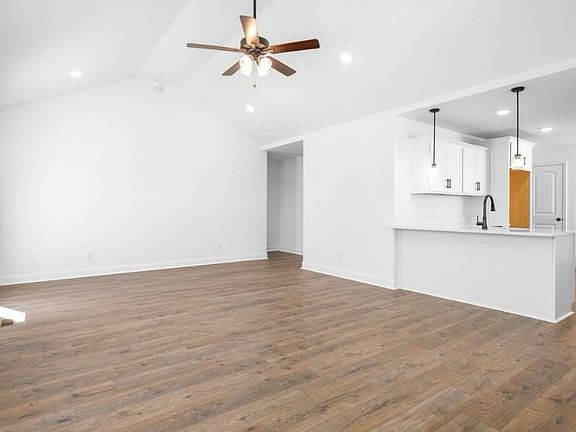 4th image of 1208 Elizabeth Ln