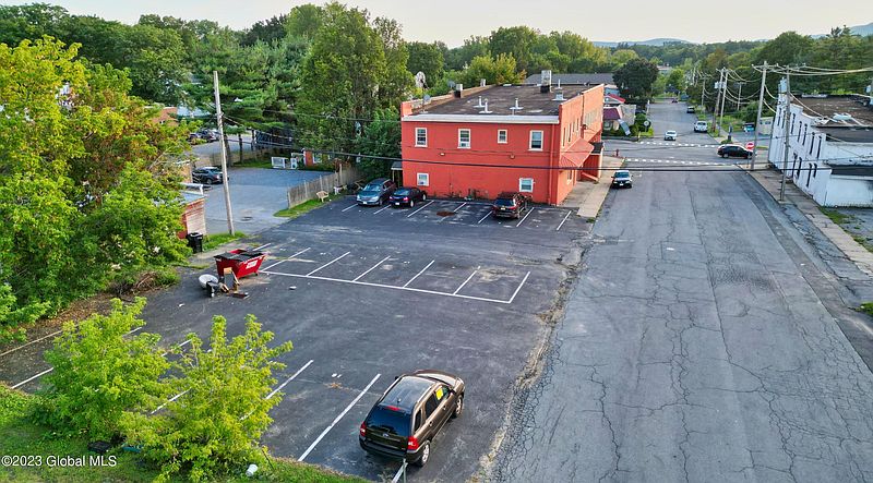 4th image of 43 Main Street