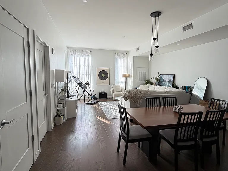 2635 Penn Ave #216 — Photo 3