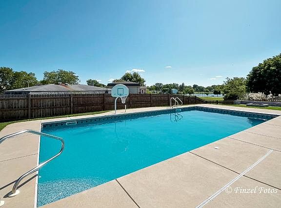 3rd image of 4261 N Sturbridge Dr