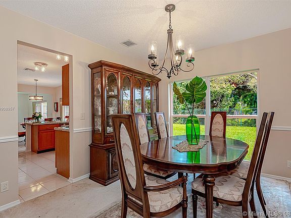5th image of 10435 Grove Ln