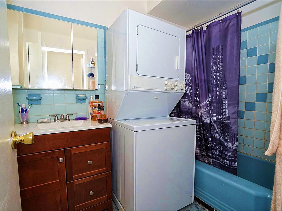 1st image of 3730 Laurel Ave Floor 2