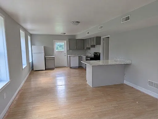 4 bed, 1500 sqft, $2,185 — Photo 3