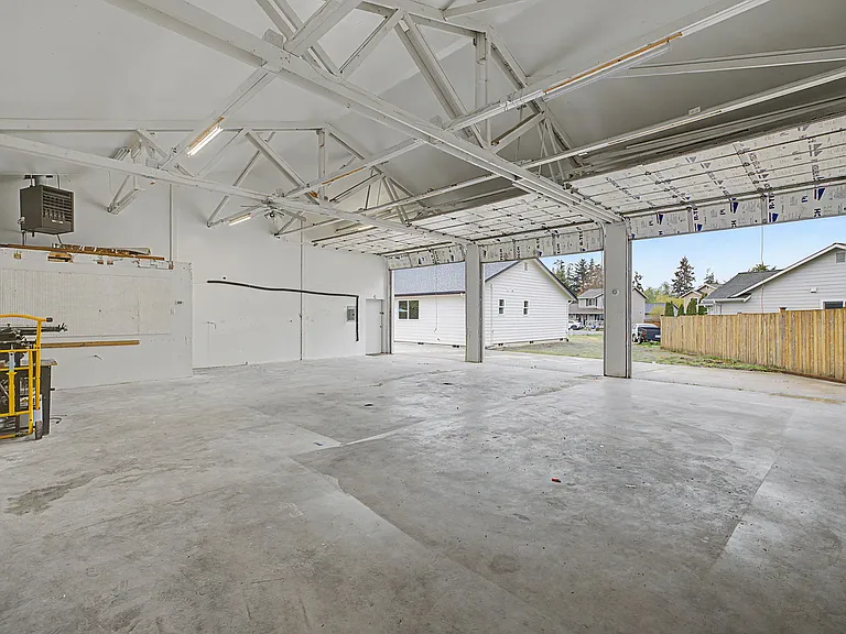 1211 Lotus Ln — Photo 3