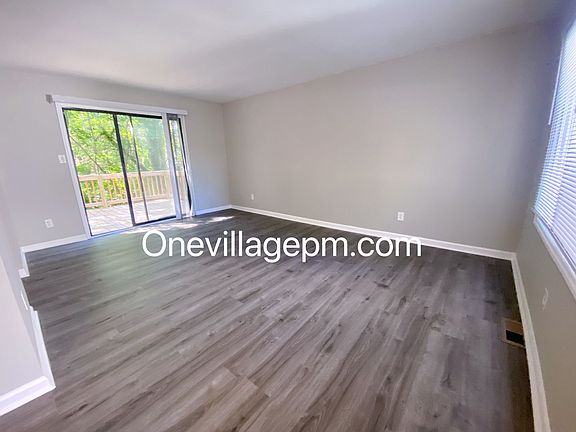 4th image of 2416 Moran St