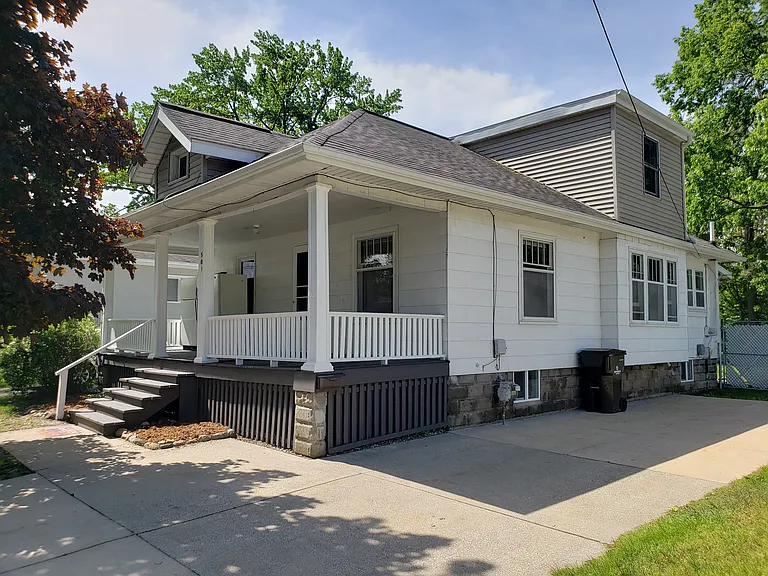 501 W Buttles St — Photo 1