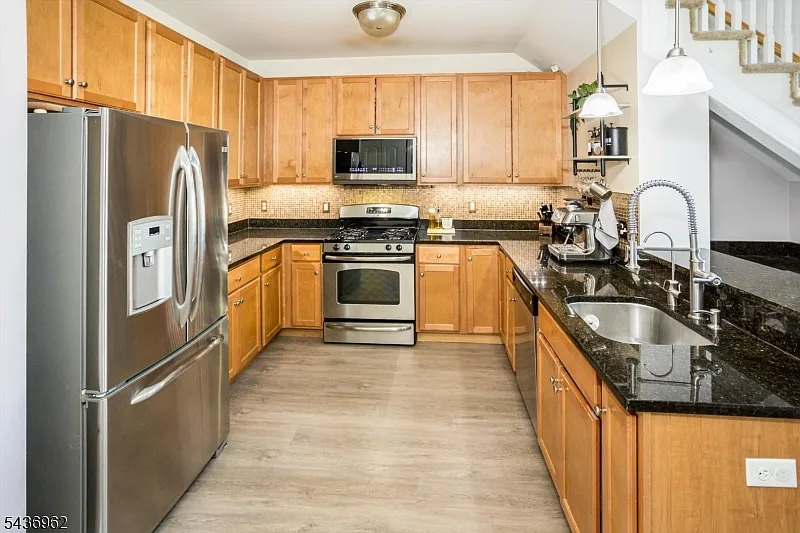 2 bed, 2.0 bath, 1202 sqft, $3,200 — Photo 3