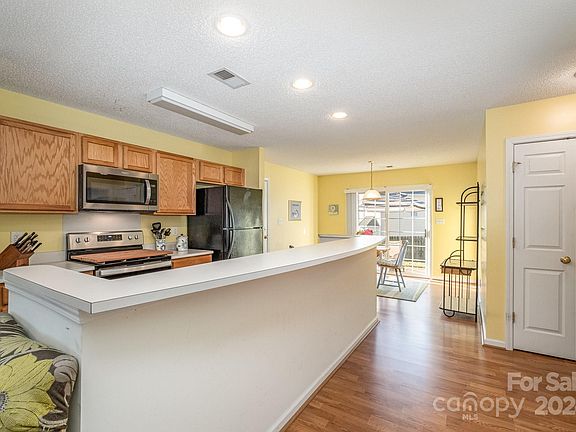 5th image of 2102 Wexford Way