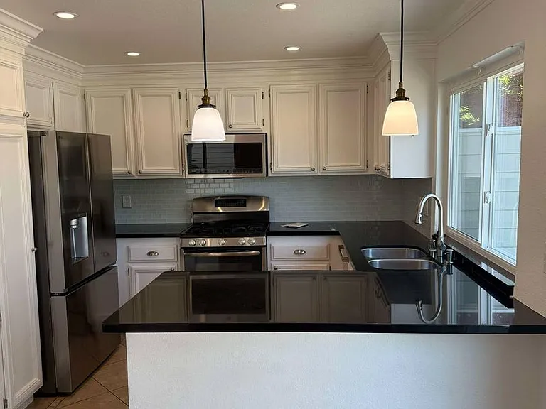 704 Newport Cir — Photo 8